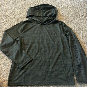 Under Armour like new hooded shirt size M